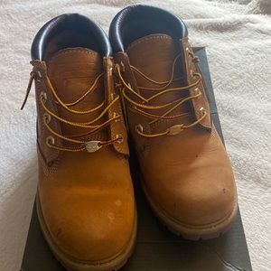 Womens low Timberlands no box with some life left!